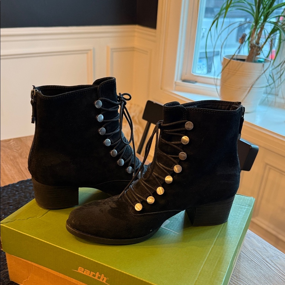 Earth Women's Black Lace Up Boots